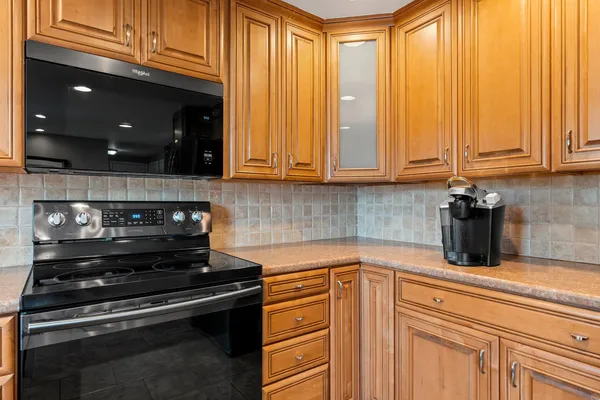 $359,900 | 762 St Joseph Street, De Pere, WI 54115