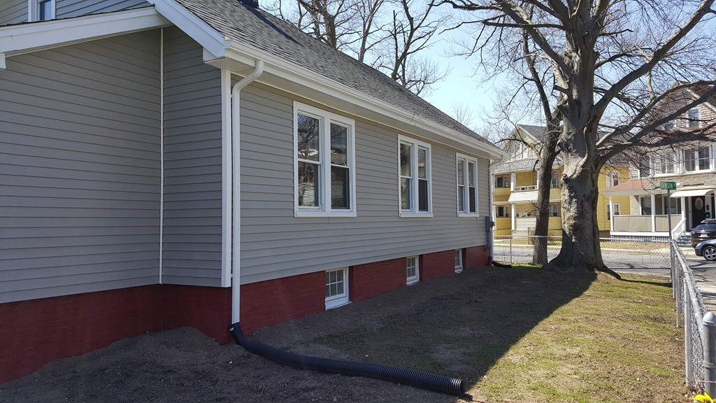 69 Pasadena Street Springfield, MA 01108 - Photo 2 of 25 Gallery Image 2