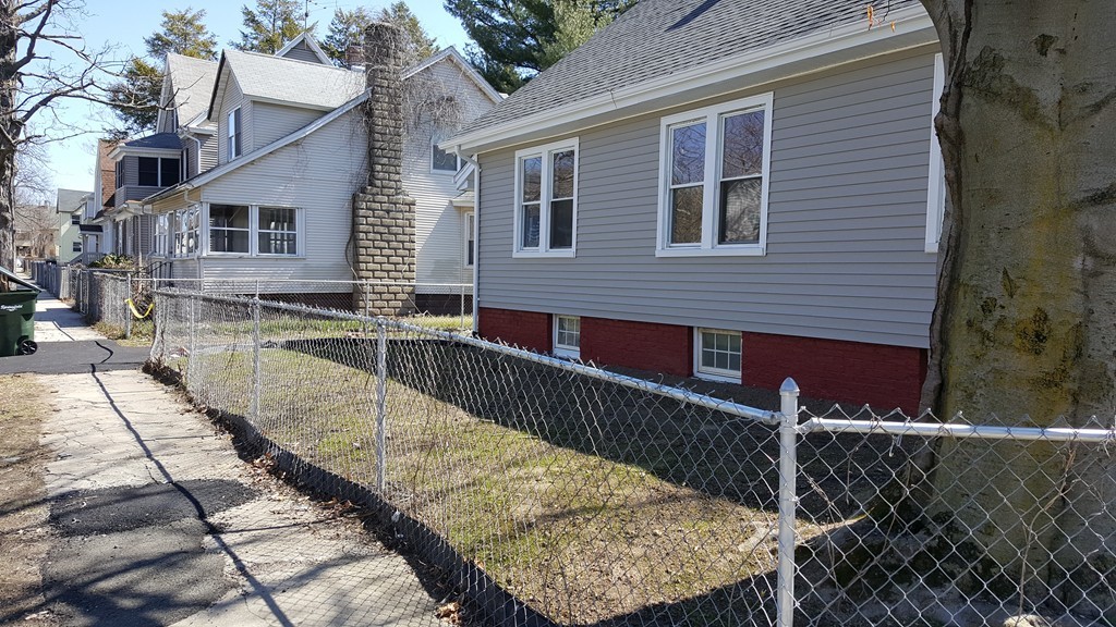 69 Pasadena Street Springfield, MA 01108 - Photo 3 of 25 Gallery Image 3