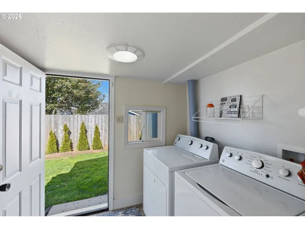 $269,000 | 376 South Wall Street, Coos Bay, OR 97420