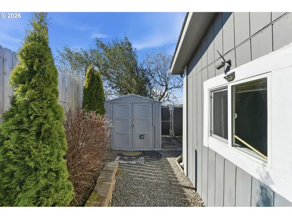 $269,000 | 376 South Wall Street, Coos Bay, OR 97420