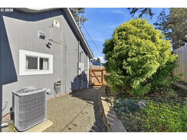 $269,000 | 376 South Wall Street, Coos Bay, OR 97420