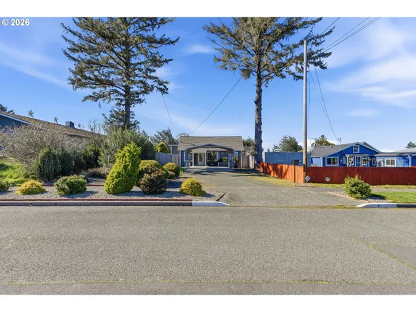 $269,000 | 376 South Wall Street, Coos Bay, OR 97420