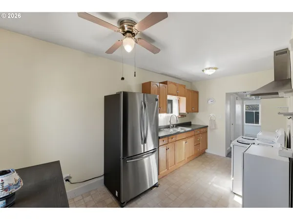 $269,000 | 376 South Wall Street, Coos Bay, OR 97420