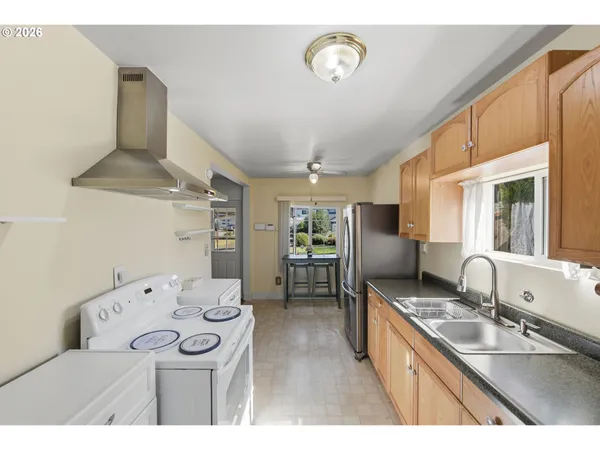 $269,000 | 376 South Wall Street, Coos Bay, OR 97420