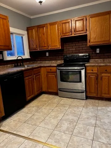 $1,500 | 77 Tremont Street, Unit 2, Taunton, MA 02780