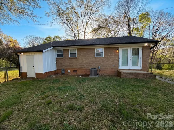 $235,000 | 290 Salem Avenue, Dallas, NC 28034