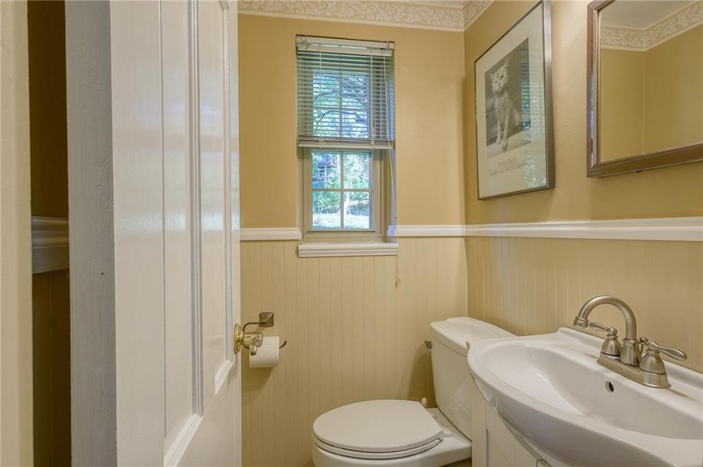 2346 Crestview Road Pittsburgh, PA 15216 - Photo 13 of 25 partial bath