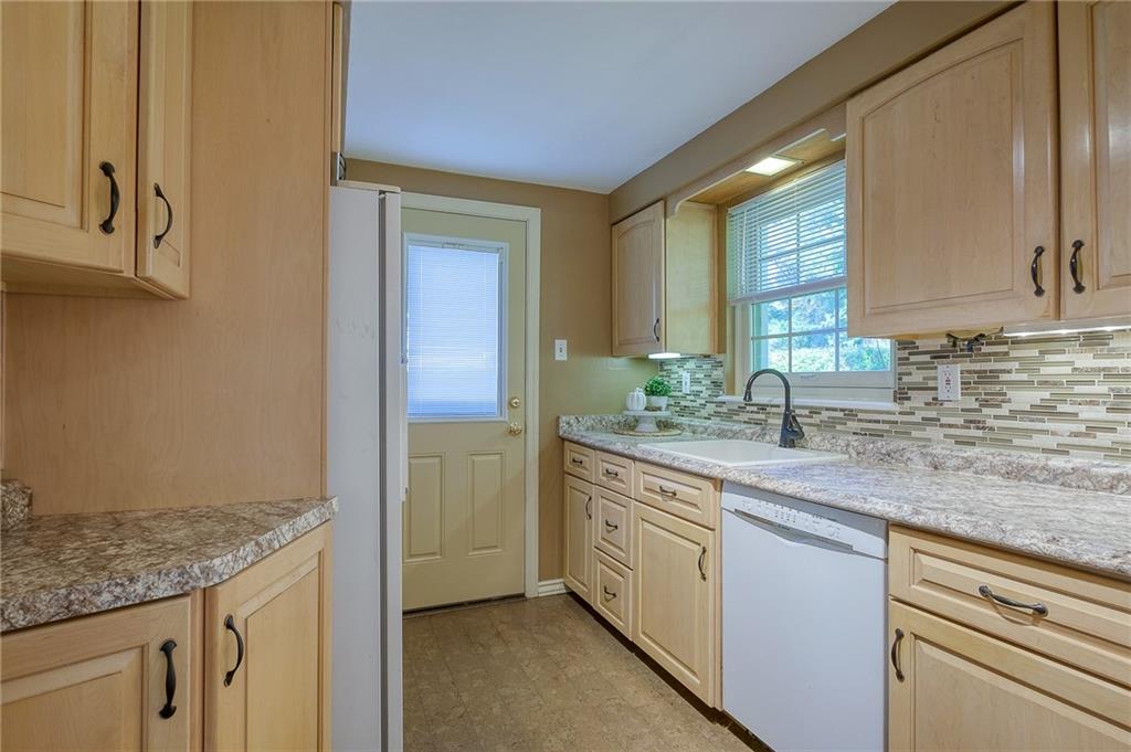 2346 Crestview Road Pittsburgh, PA 15216 - Photo 14 of 25 Kitchen