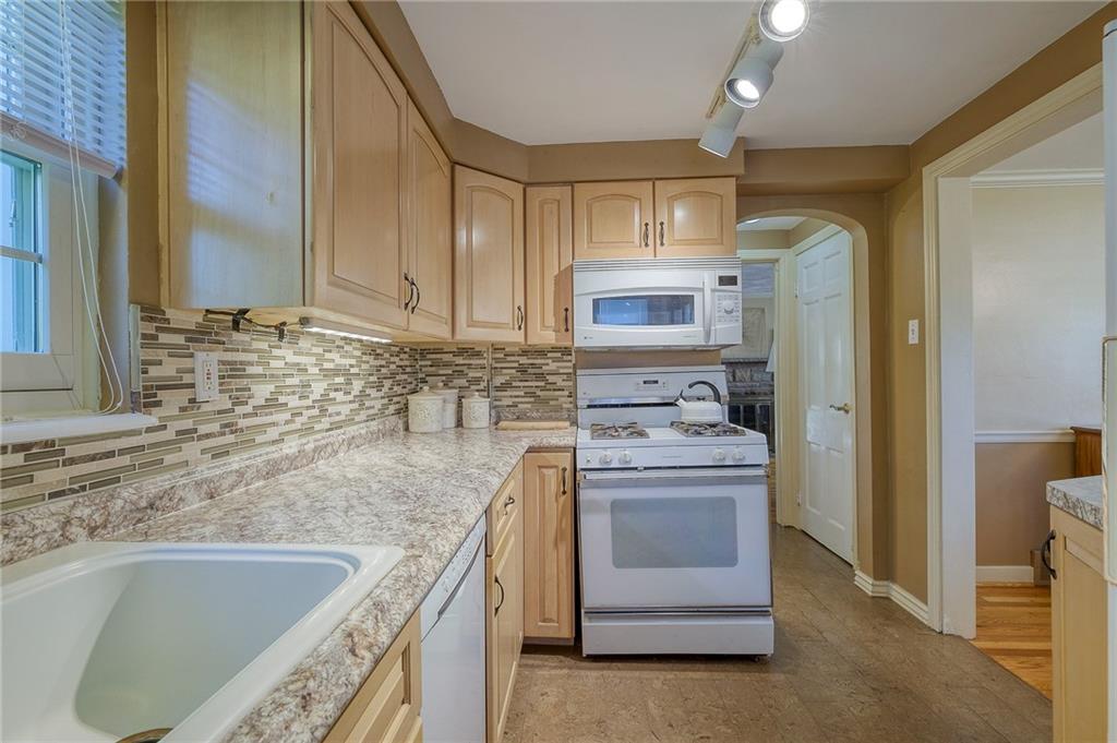 2346 Crestview Road Pittsburgh, PA 15216 - Photo 15 of 25 Kitchen