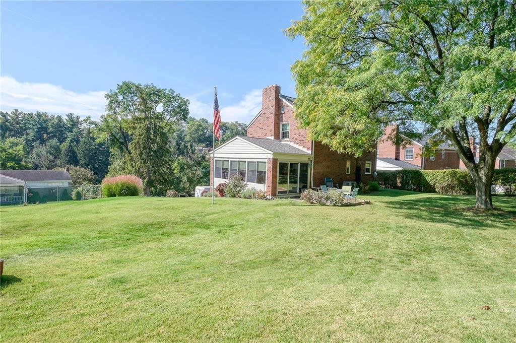 2346 Crestview Road Pittsburgh, PA 15216 - Photo 3 of 25 yard