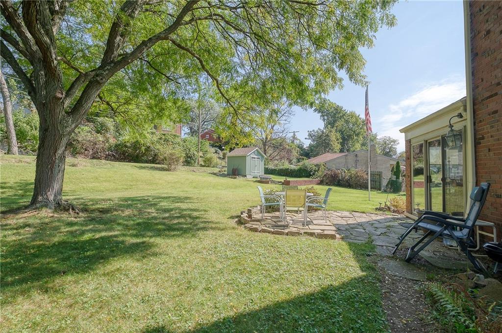 2346 Crestview Road Pittsburgh, PA 15216 - Photo 5 of 25 yard