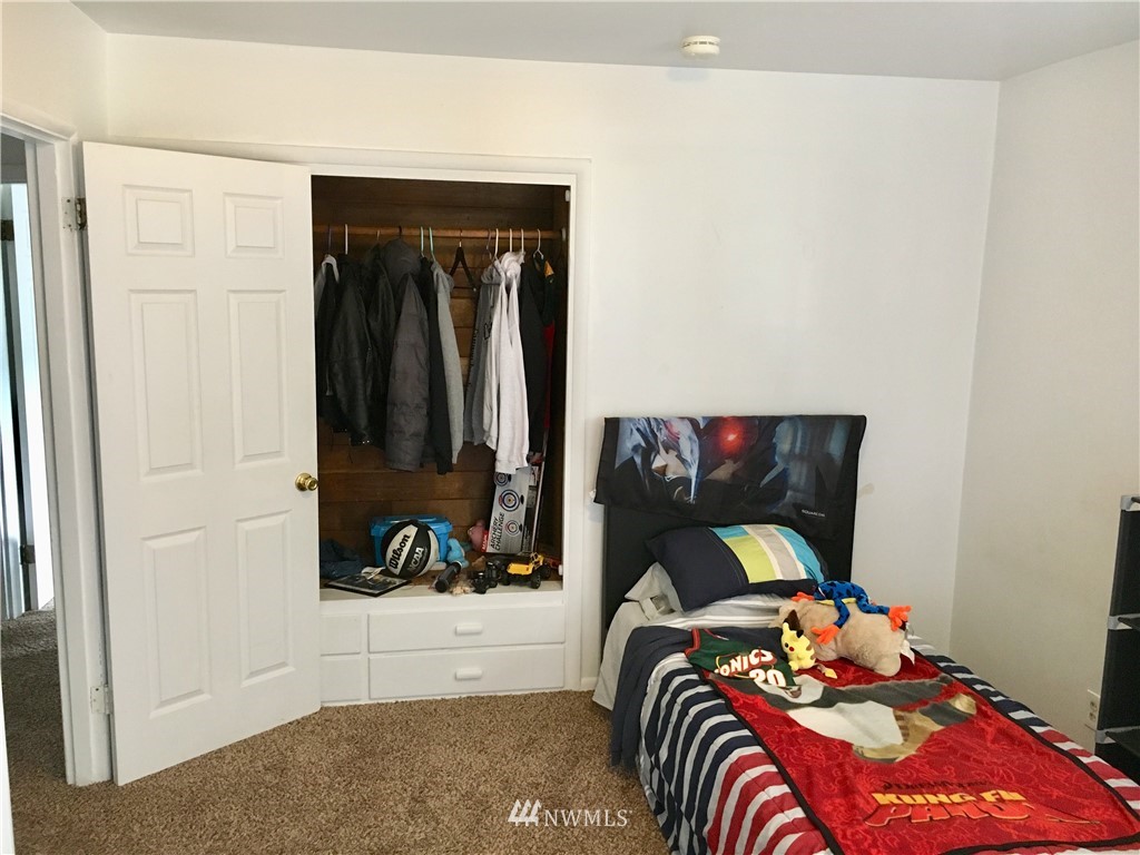 428 North Laventure Road Mount Vernon, WA 98273 - Photo 15 of 24 a bedroom with a bed and a window