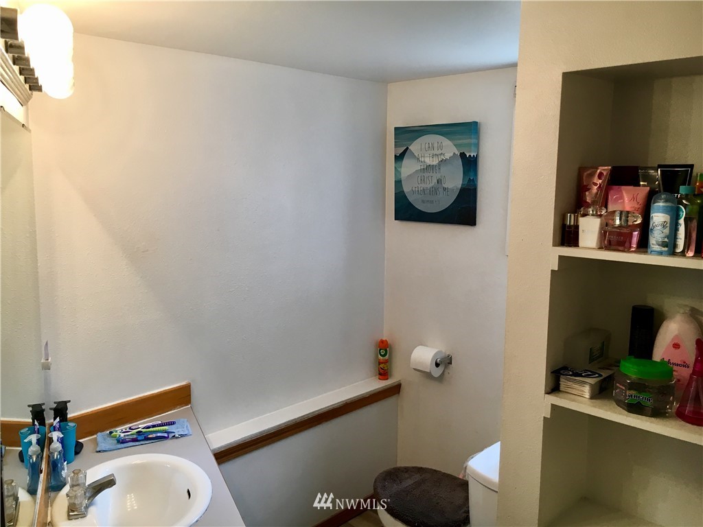 428 North Laventure Road Mount Vernon, WA 98273 - Photo 23 of 24 a bathroom with a toilet a sink and view kitchen
