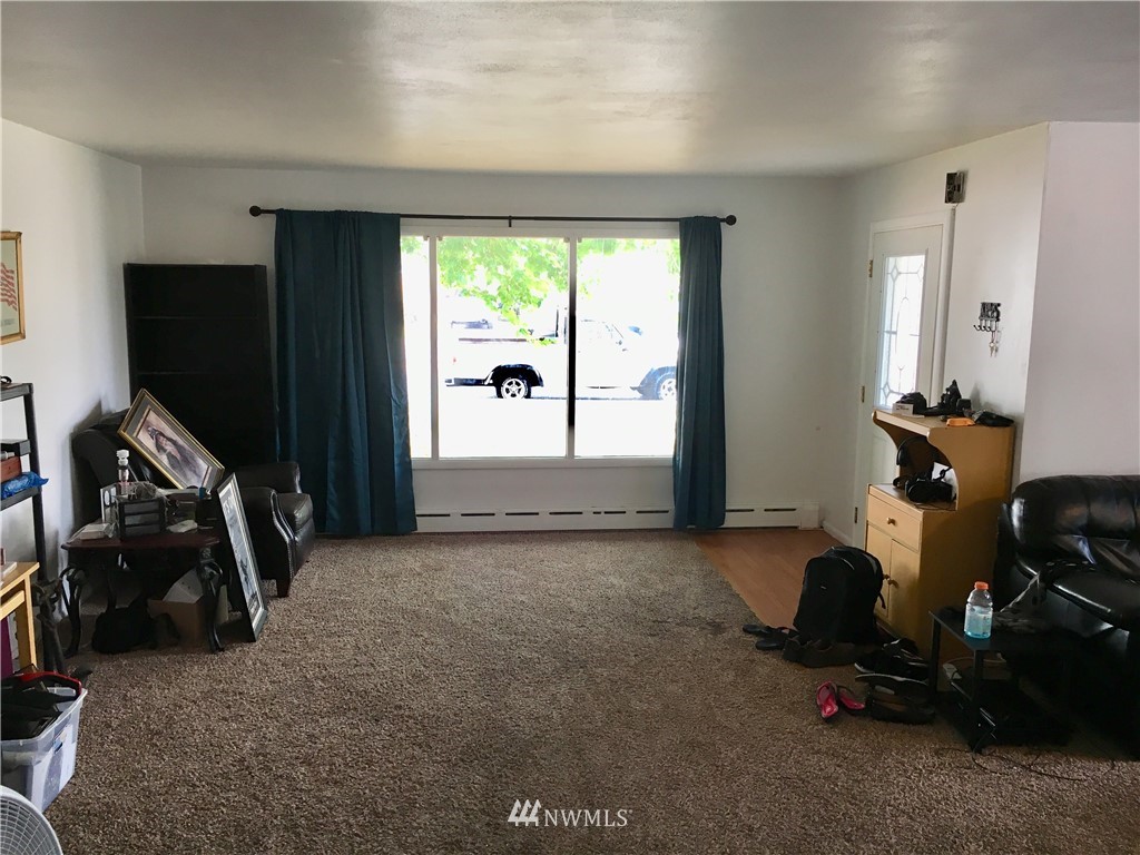 428 North Laventure Road Mount Vernon, WA 98273 - Photo 8 of 24 a room with gym equipment and a large window