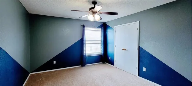 a view of empty room with window