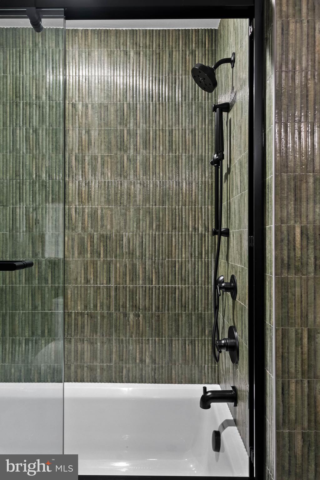151 North 3rd Street, Unit 2 Philadelphia, PA 19106 - Photo 33 of 45 a bathroom with a shower