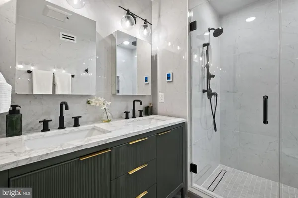 $899,000 | 151 North 3rd Street, Unit 2, Philadelphia, PA 19106