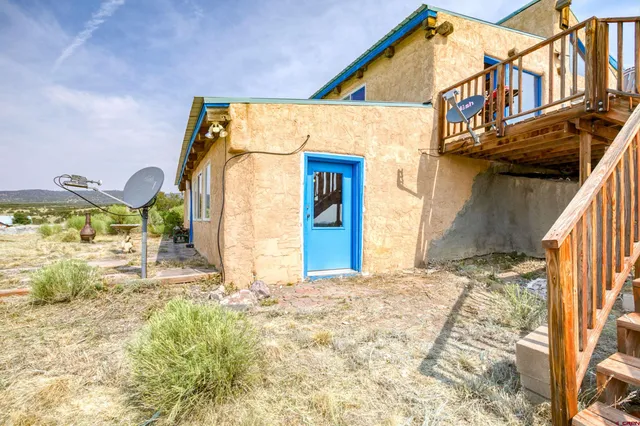 a view of a lake with houses in back