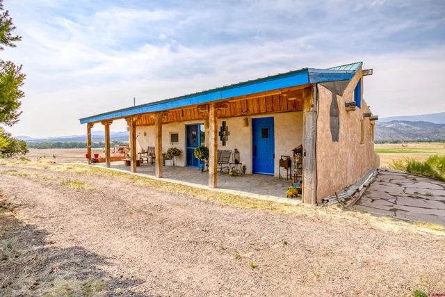 a view of entryway front of house
