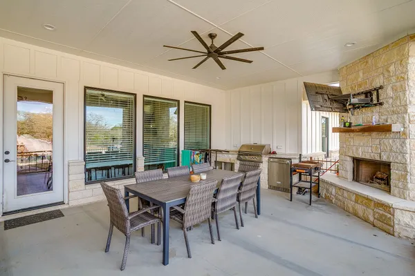 a view of a livingroom with furniture window and outside view