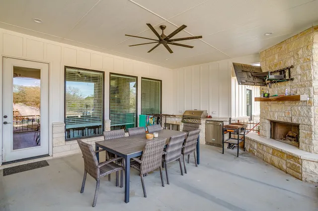 a view of a livingroom with furniture window and outside view
