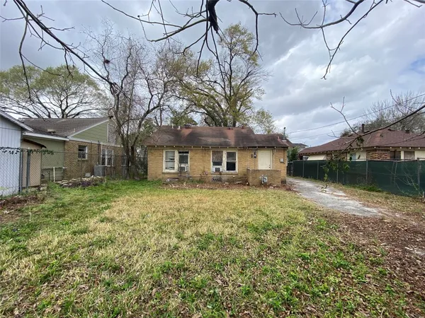 $130,000 | 2715 Oakcliff Street, Houston, TX 77023