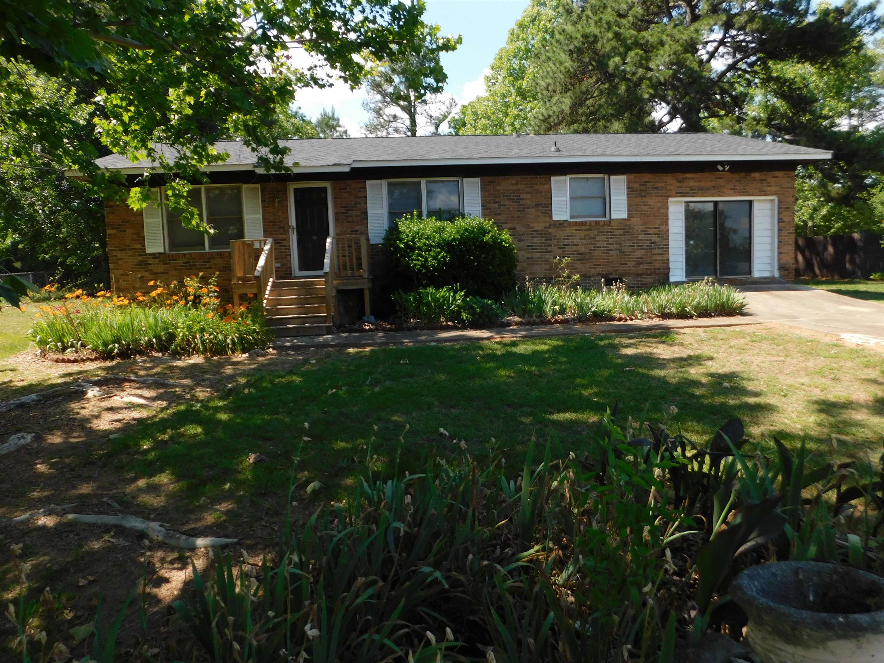 527 North Gate Road Gaffney, SC 29341 - Photo 2 of 44