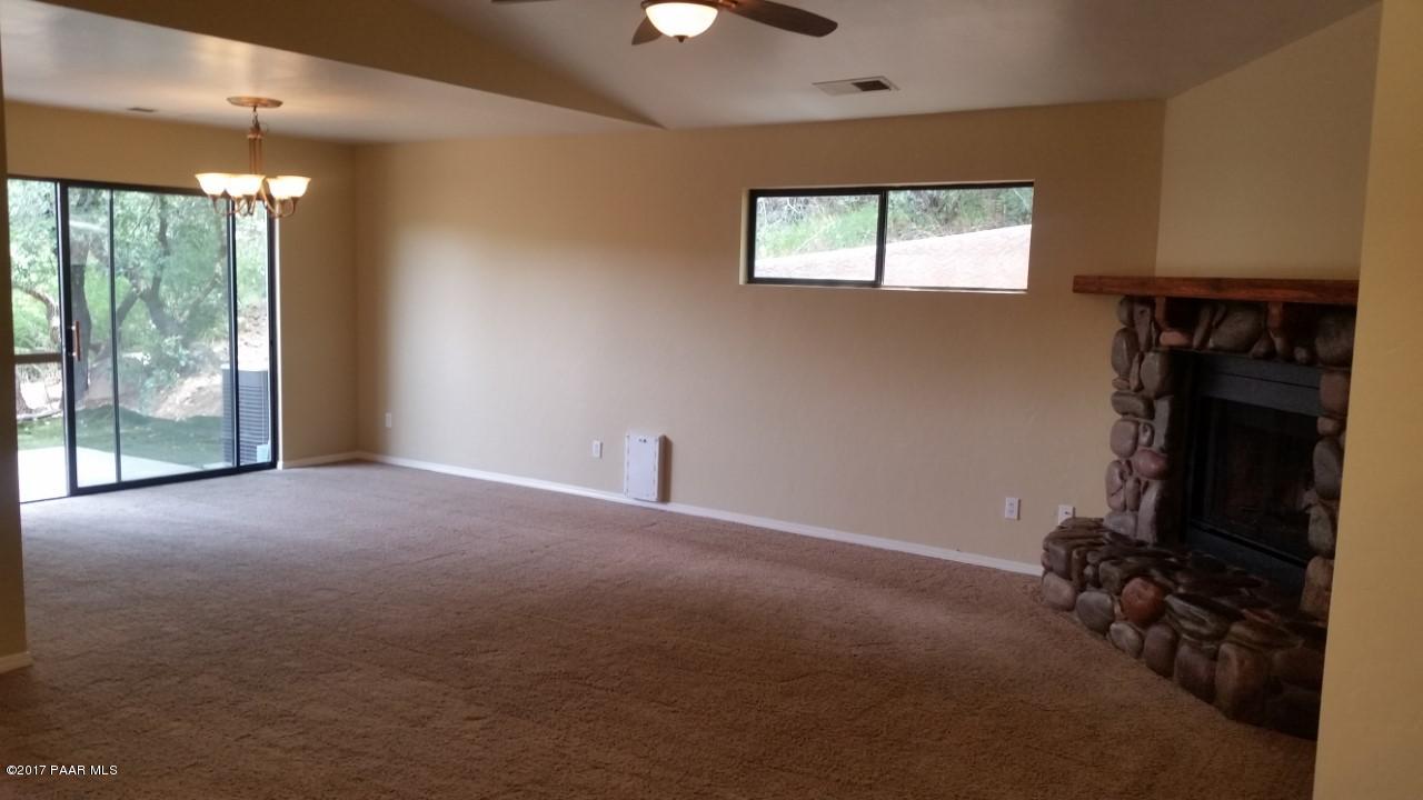 903 Old Stage Road, Unit A7 Prescott, AZ 86303 - Photo 6 of 33 Living Room