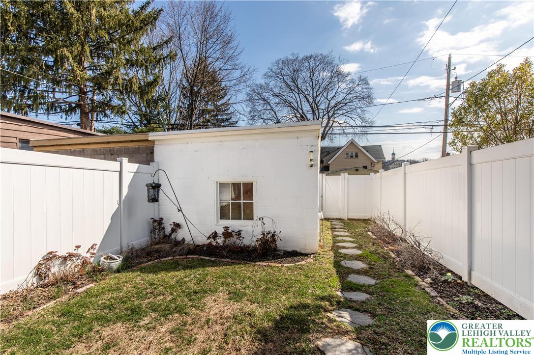 420 2nd Avenue Bethlehem, PA 18018 - Photo 33 of 34 a view of a backyard