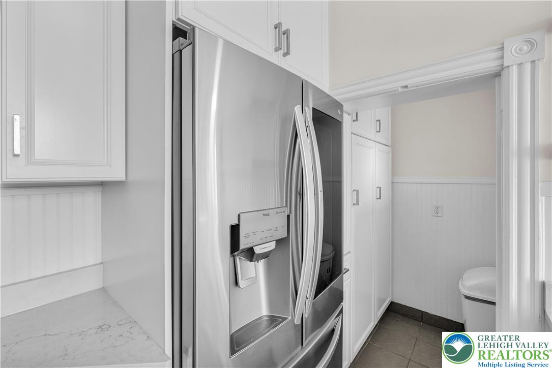 420 2nd Avenue Bethlehem, PA 18018 - Photo 10 of 34 a bathroom with a shower and a toilet