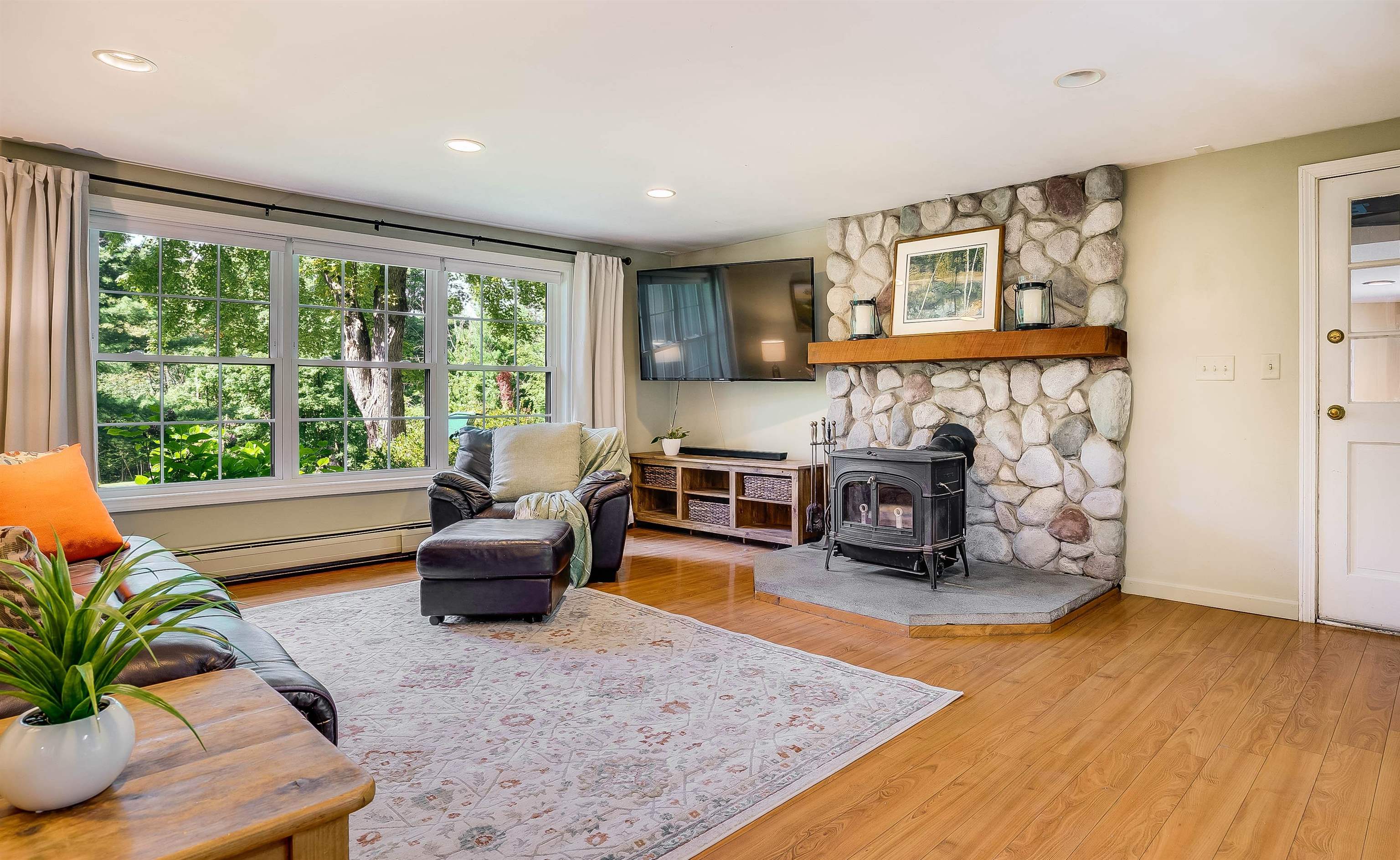 19 Spring Hill Road Mont Vernon, NH 03057 - Photo 9 of 51