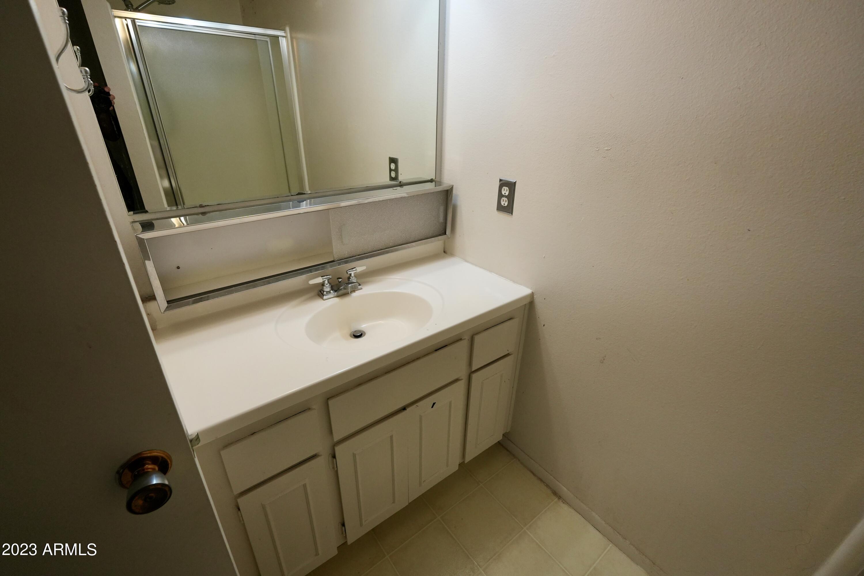 3320 South Juniper Street Tempe, AZ 85282 - Photo 13 of 24 Master Bath 1