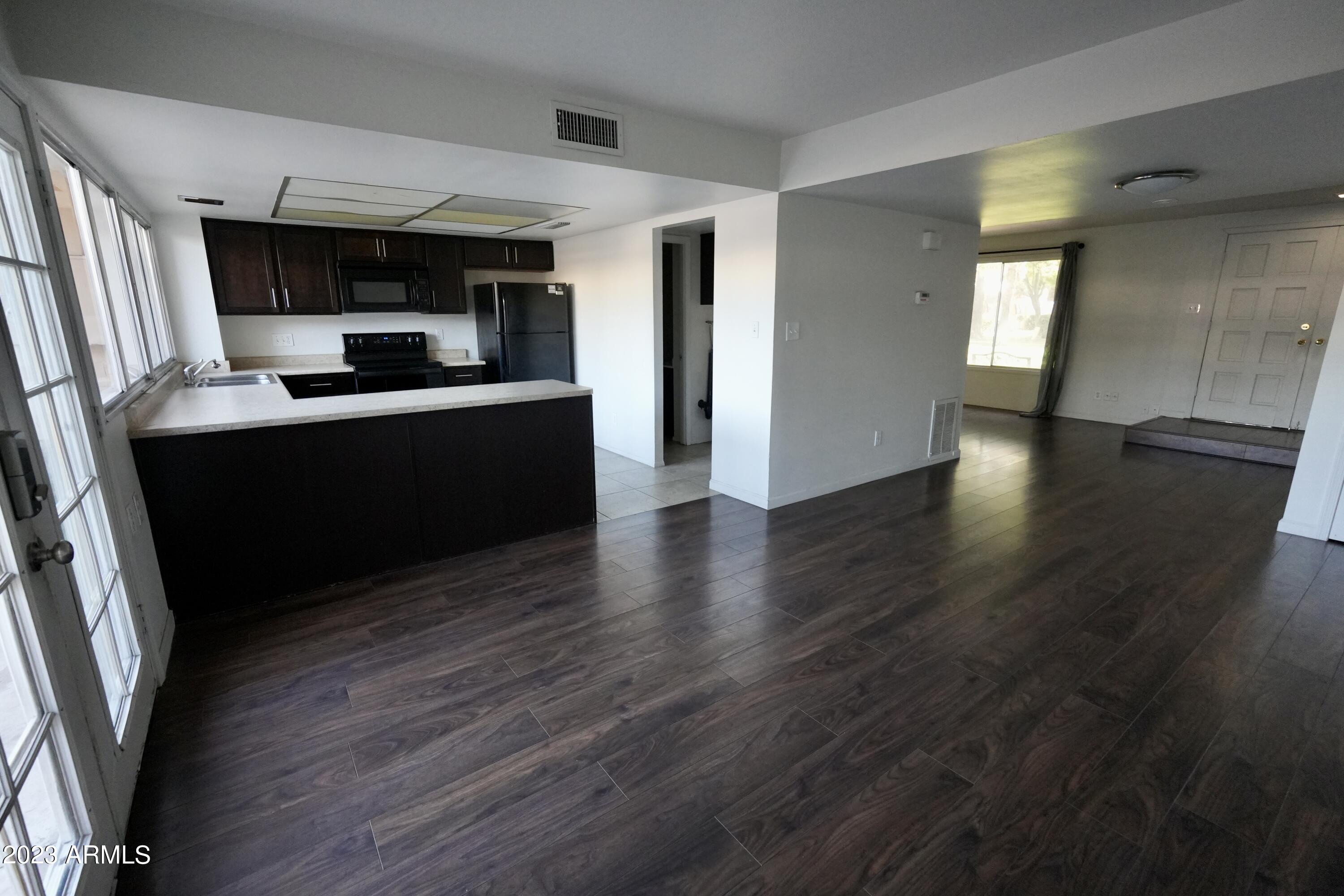 3320 South Juniper Street Tempe, AZ 85282 - Photo 2 of 24 Kitchen 1