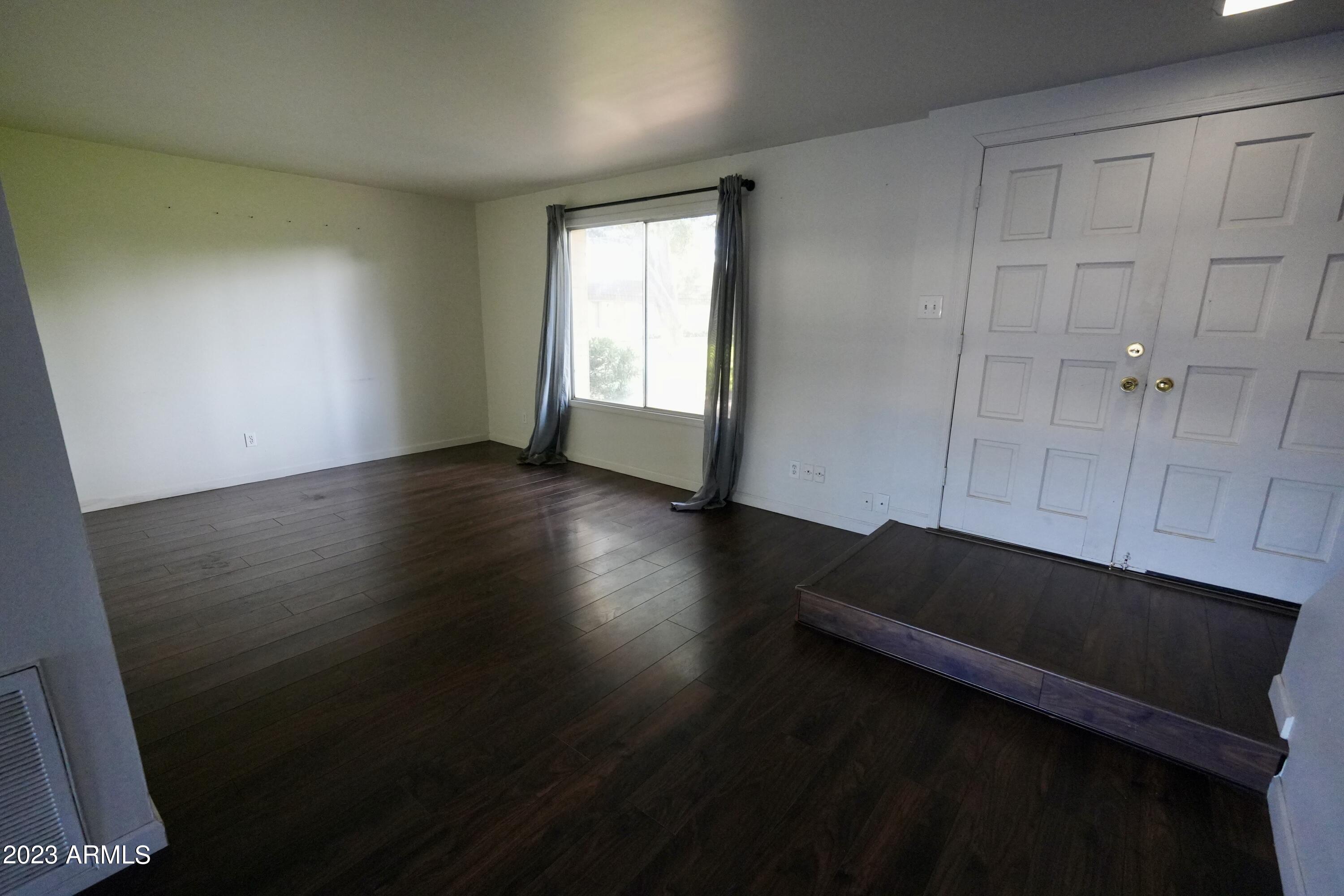 3320 South Juniper Street Tempe, AZ 85282 - Photo 6 of 24 Living Room 2