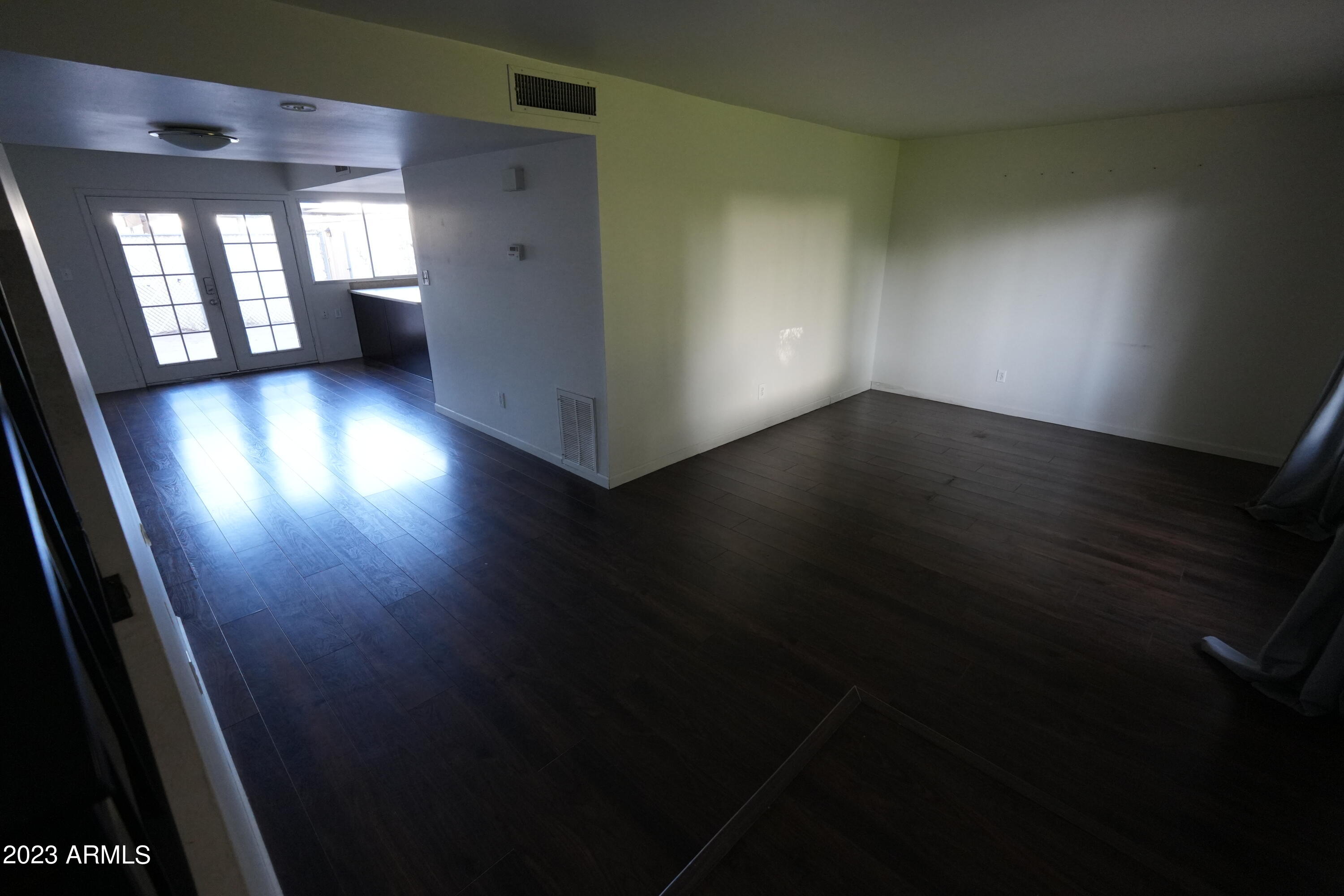 3320 South Juniper Street Tempe, AZ 85282 - Photo 7 of 24 Living Room 3