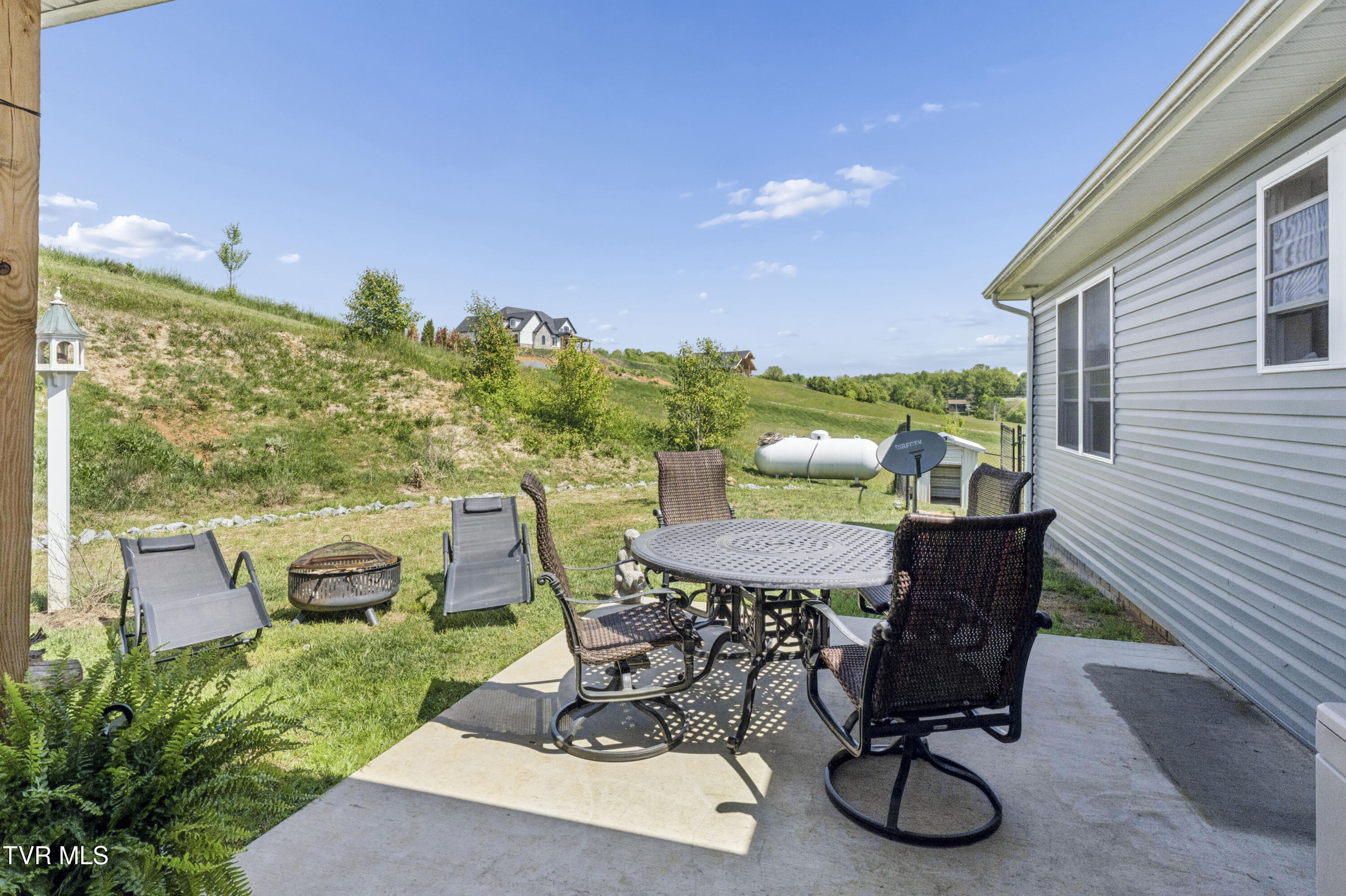 143 Stage Road Jonesborough, TN 37659 - Photo 7 of 48 Patio- Party in the back