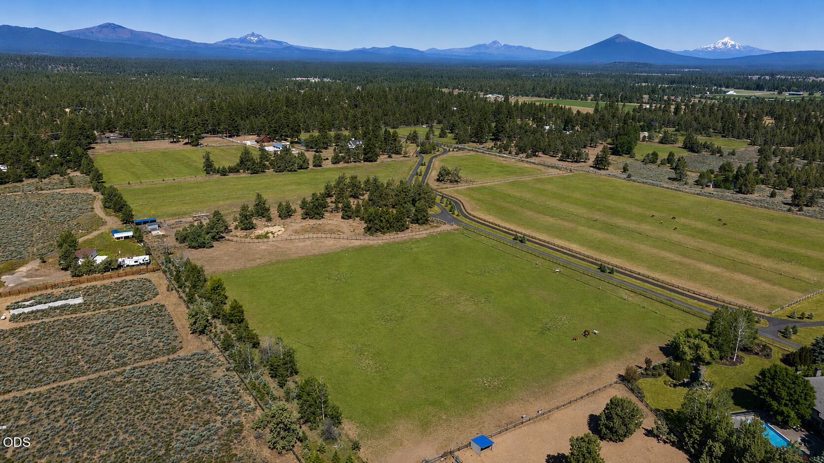67480 Cloverdale Road Bend, OR 97703 - Photo 57 of 62