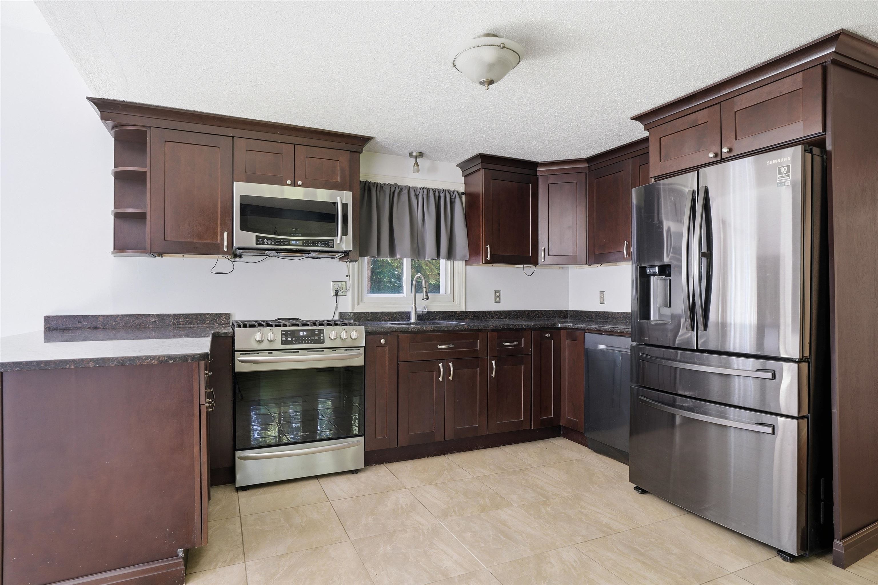 73 Old Chester Road Derry, NH 03038 - Photo 12 of 43