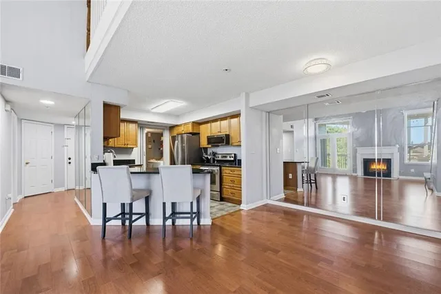 a view of a kitchen and dining room