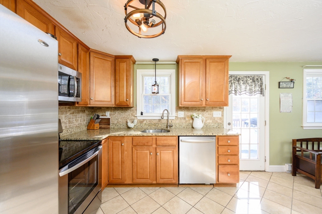 43 South Meadow Road Carver, MA 02330 - Photo 11 of 35