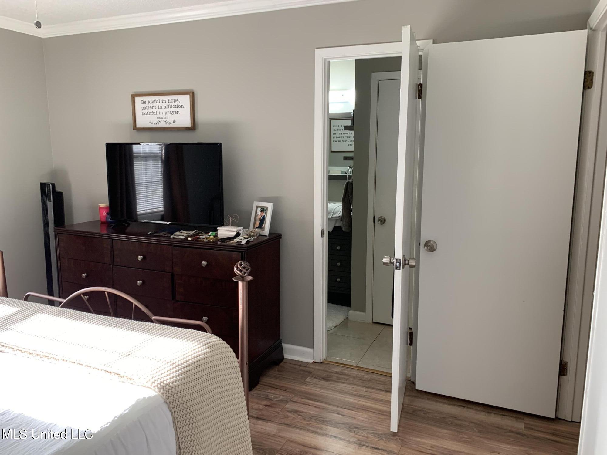 12525 Canal Road Gulfport, MS 39503 - Photo 15 of 18 2B/1b Primary to bath