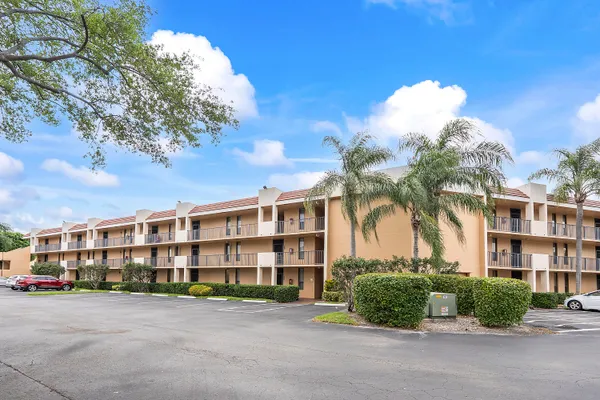 $185,000 | 5828 Coral Lake Drive, Margate, FL 33063