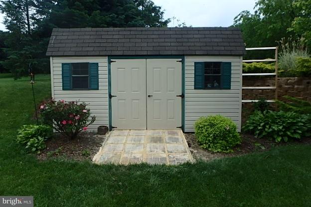 305 Glenview Road Spring Grove, PA 17362 - Photo 8 of 29
