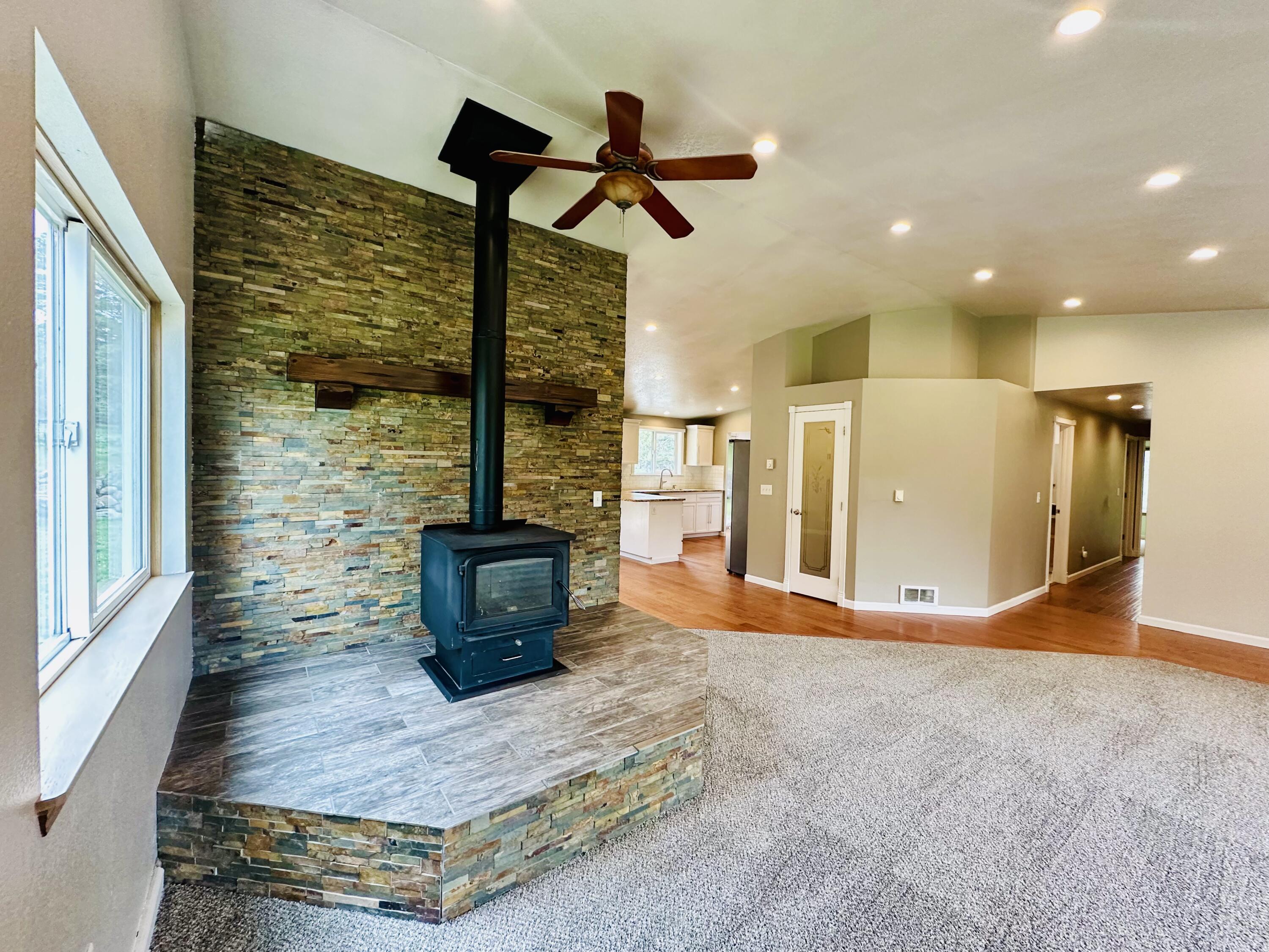16524 Fieldcrest Road Klamath Falls, OR 97603 - Photo 12 of 58 IMG_9186