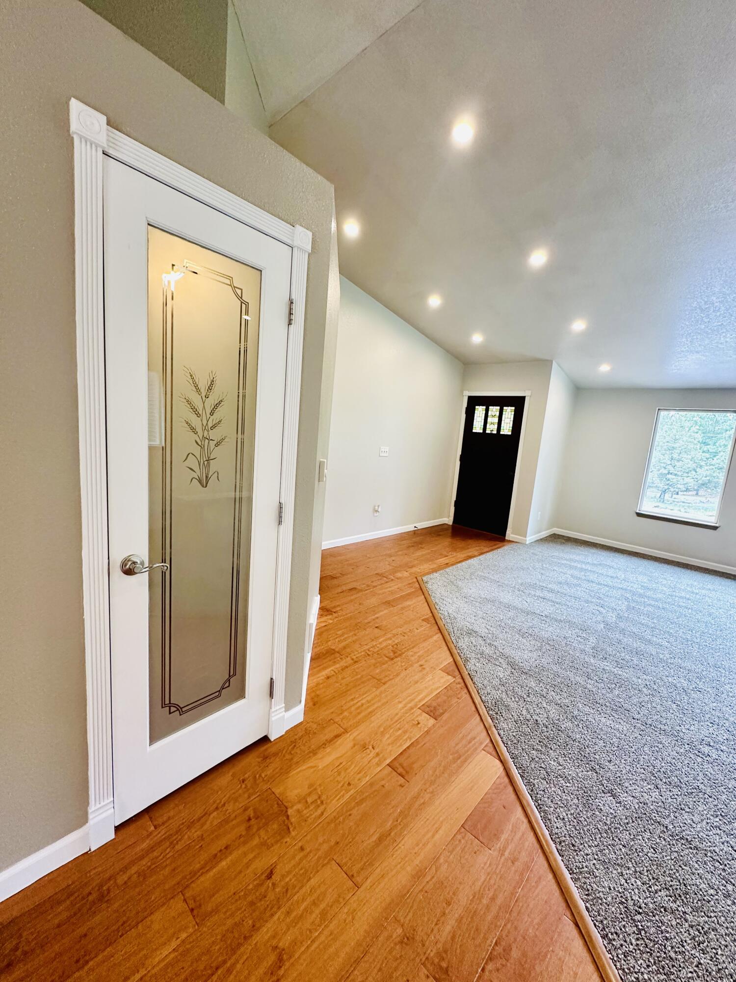 16524 Fieldcrest Road Klamath Falls, OR 97603 - Photo 20 of 58 a view of hallway