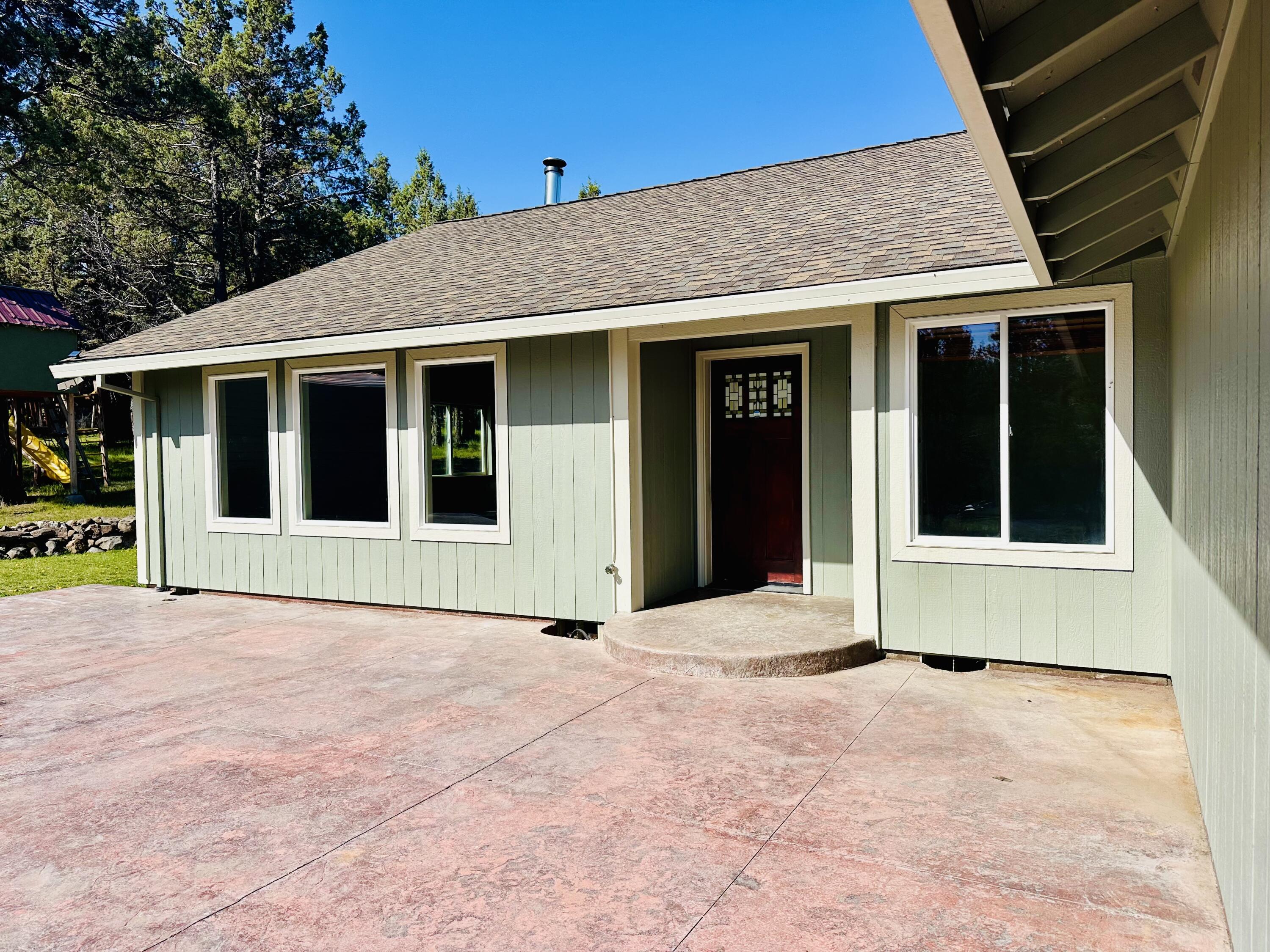 16524 Fieldcrest Road Klamath Falls, OR 97603 - Photo 3 of 58 a view of entrance of the house