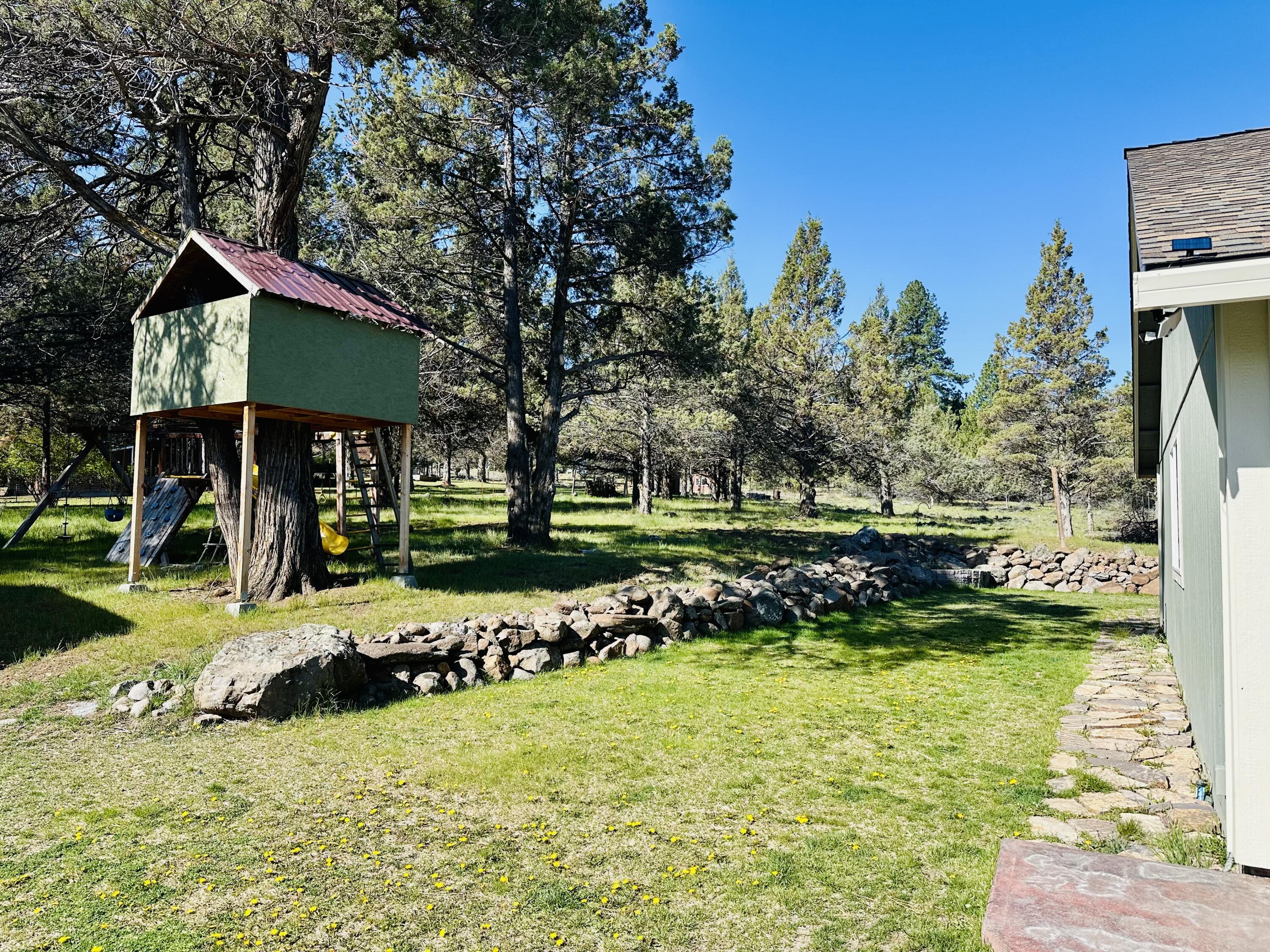 16524 Fieldcrest Road Klamath Falls, OR 97603 - Photo 56 of 58 a view of a park with plants and trees