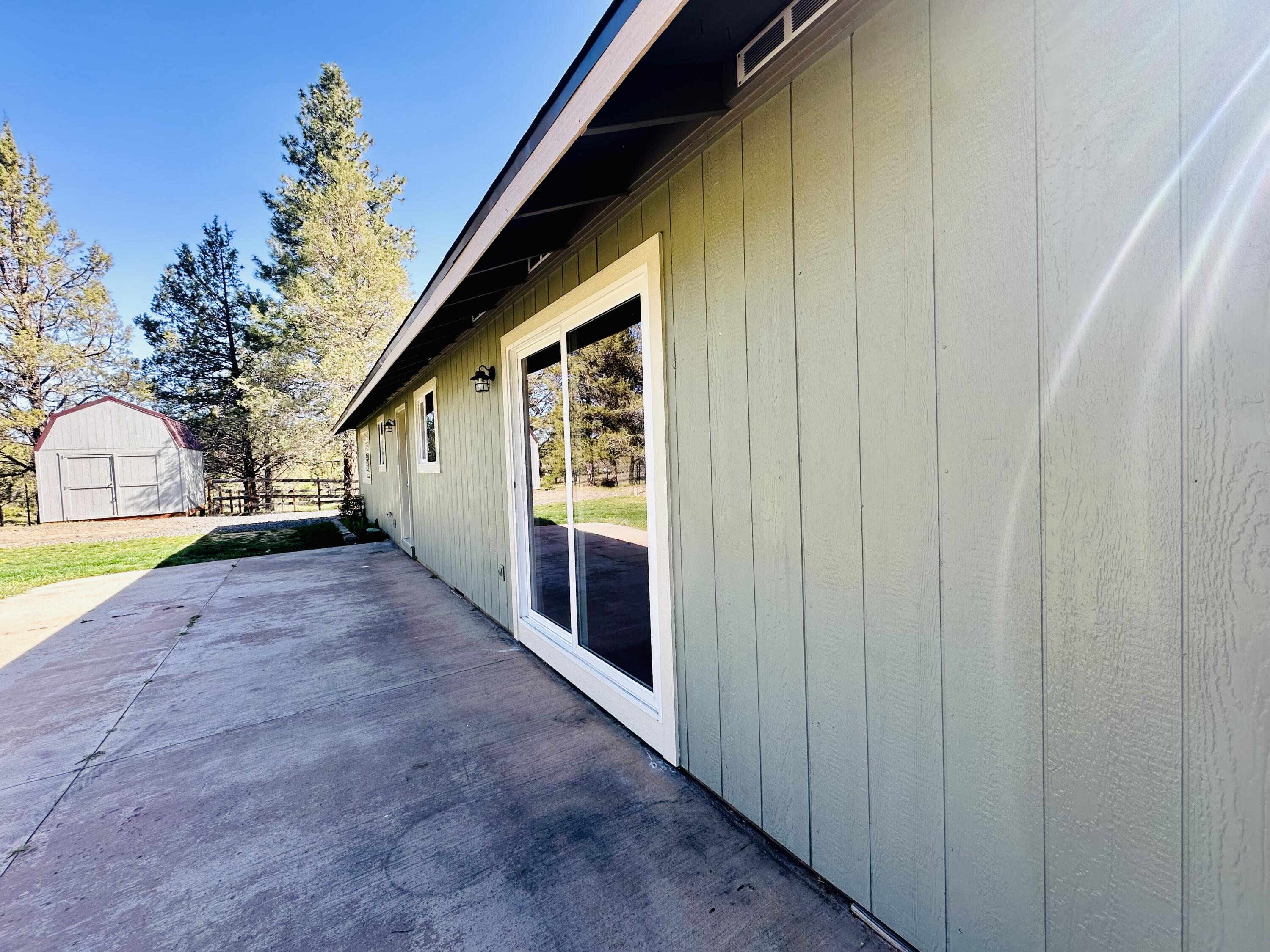 16524 Fieldcrest Road Klamath Falls, OR 97603 - Photo 7 of 58 a view of outdoor space and deck