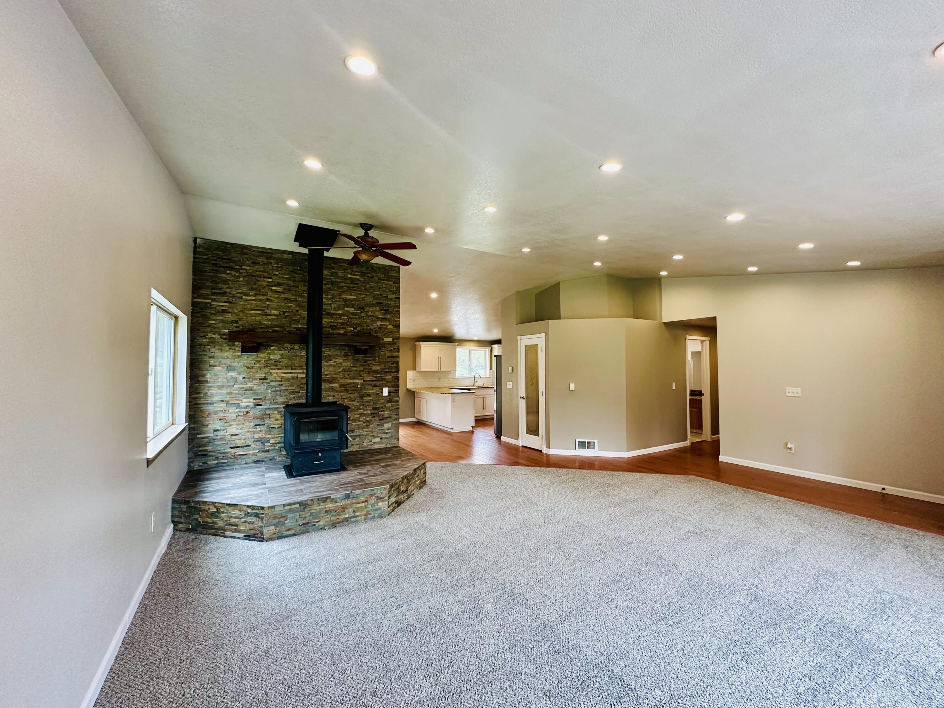 16524 Fieldcrest Road Klamath Falls, OR 97603 - Photo 10 of 58 IMG_9184